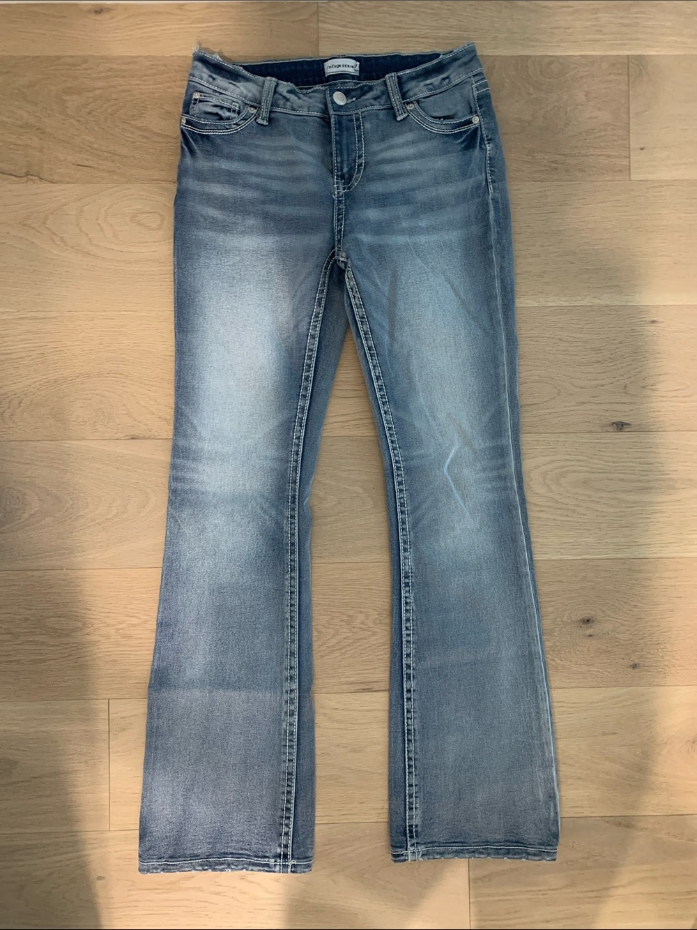 Women’s Light Wash Flared Jeans